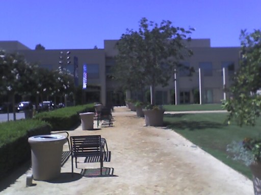 Mission Viejo Libraryย courtyard
